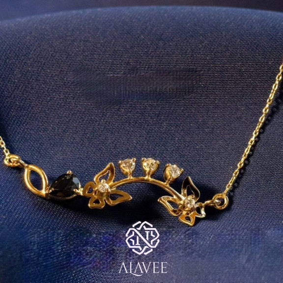 دستبند دو پروانه با سنگ یاقوت کبود